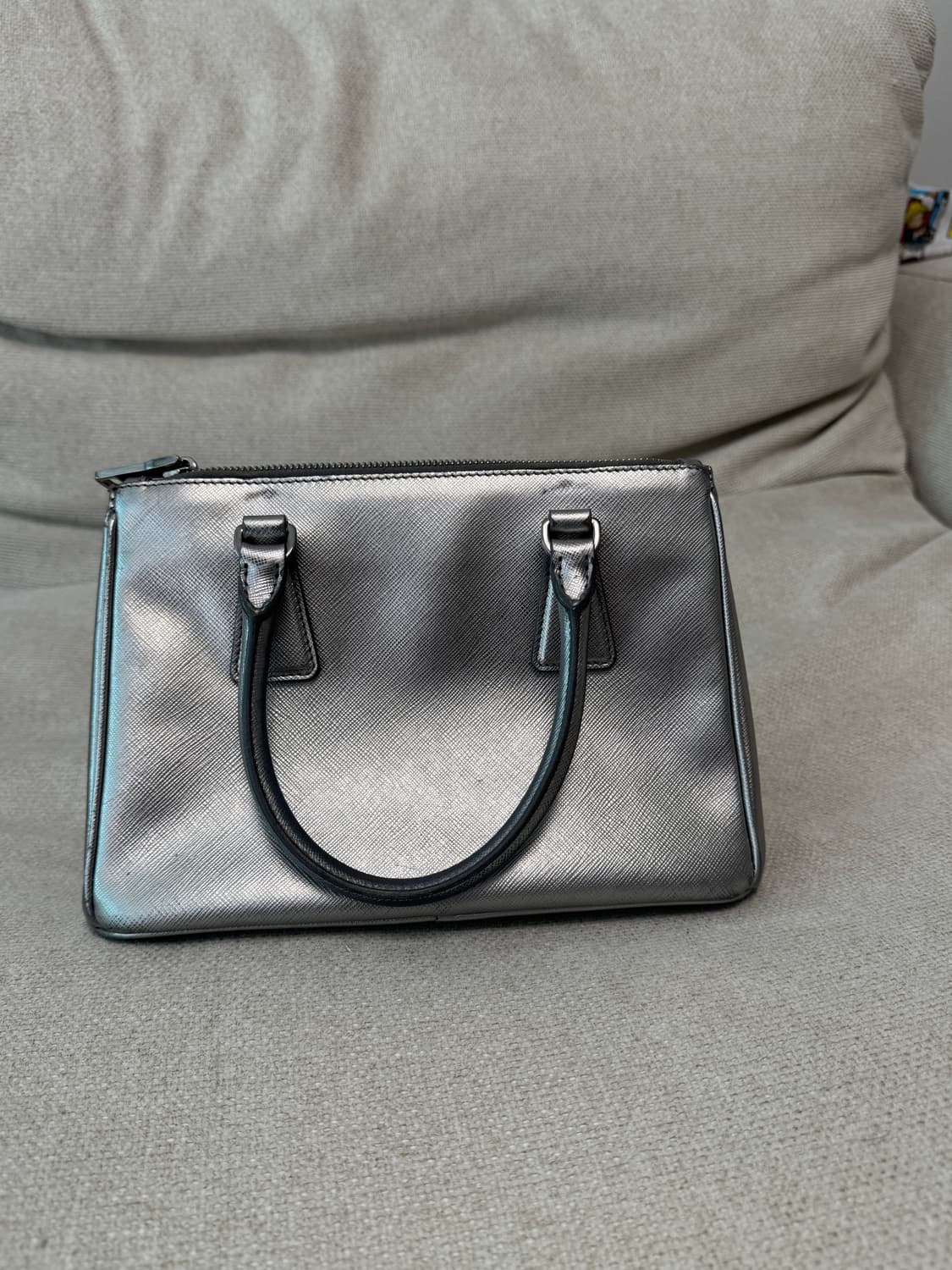 프라다 갤러리아백 실버컬러 스몰사이즈 상품이미지3