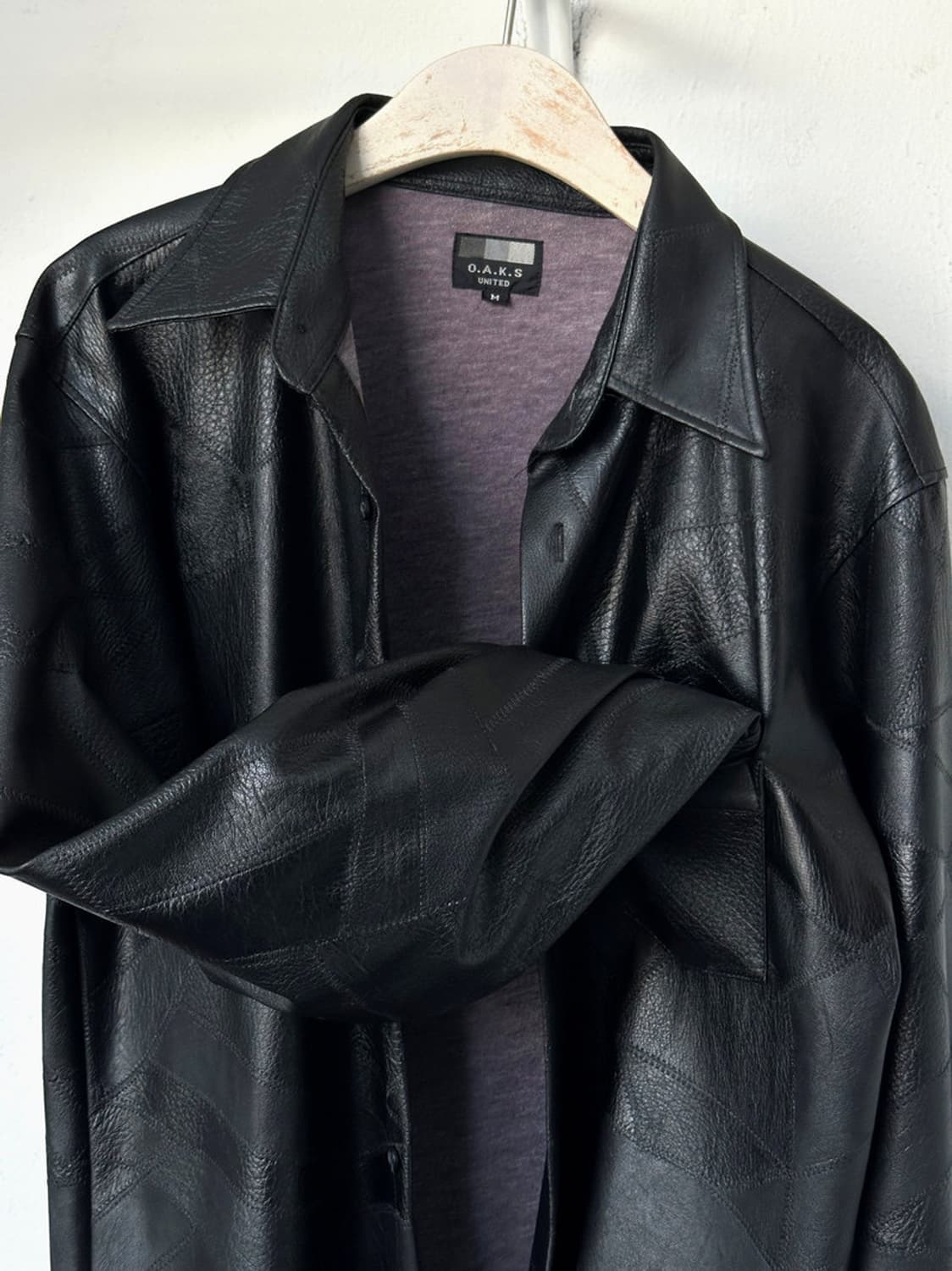 Fake leather irregular panel design shir 상품이미지1