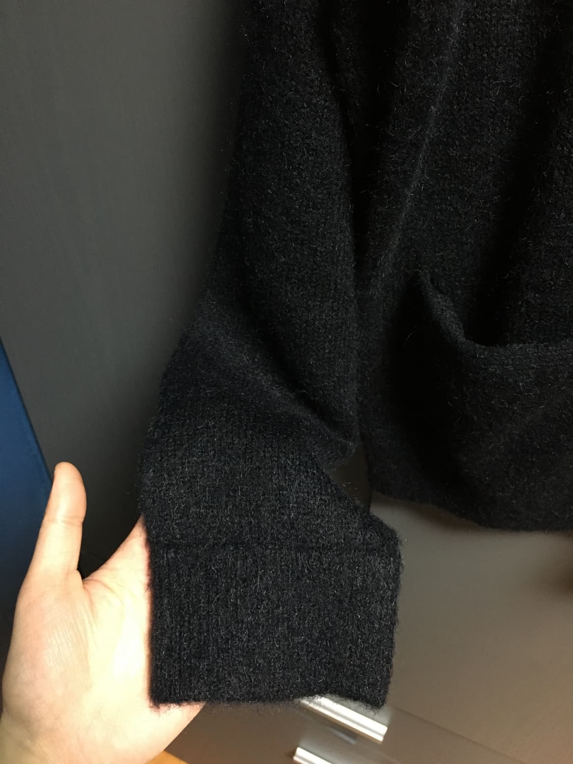 다이브인 헤어리 라운드넥 가디건 블랙 1사이즈 상품이미지4