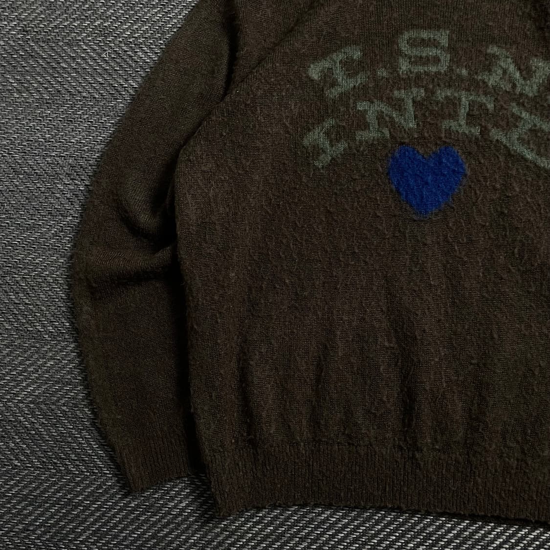 디스이즈네버댓 T.N.S 하트 로고 스웨터 브라운y 4059 상품이미지4