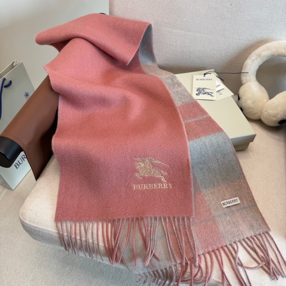 버버리숙녀 리버서블 스카프100% 램스울
 상품이미지4