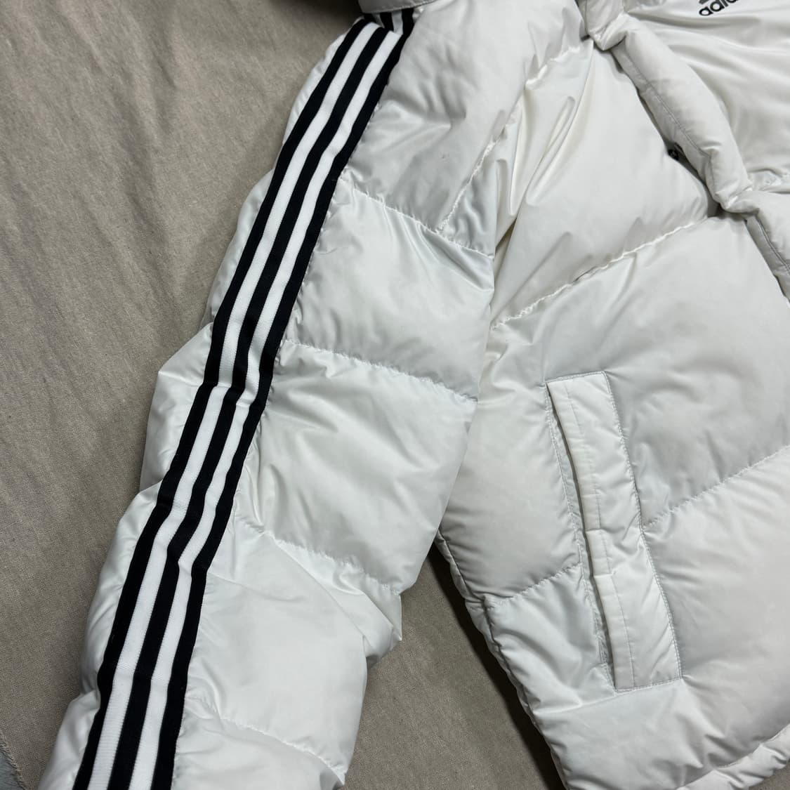 아디다스 화이트 삼선 후드 패딩 3XL 상품이미지3