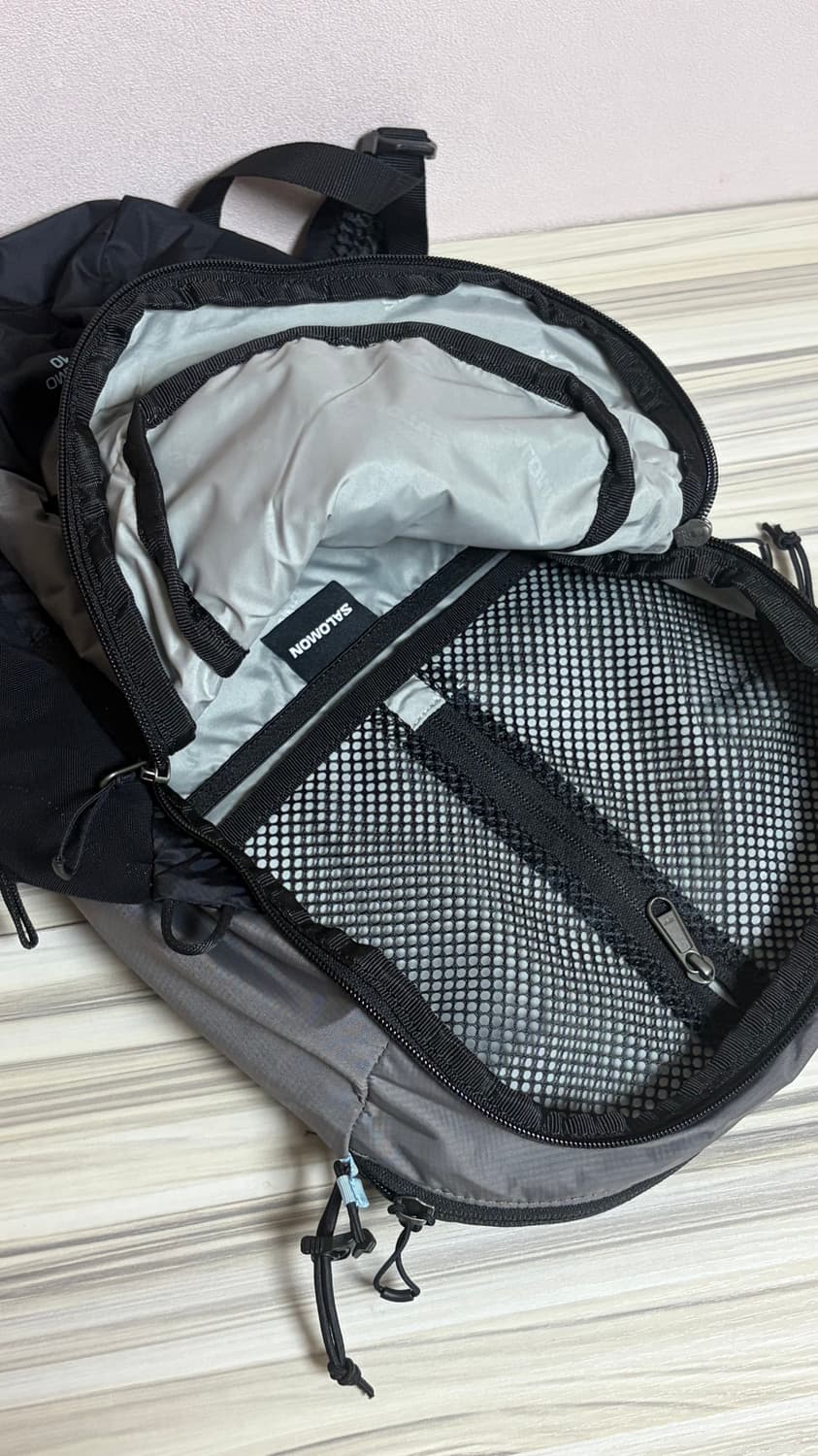 살로몬 울티모 10L 백팩 차콜 상품이미지3