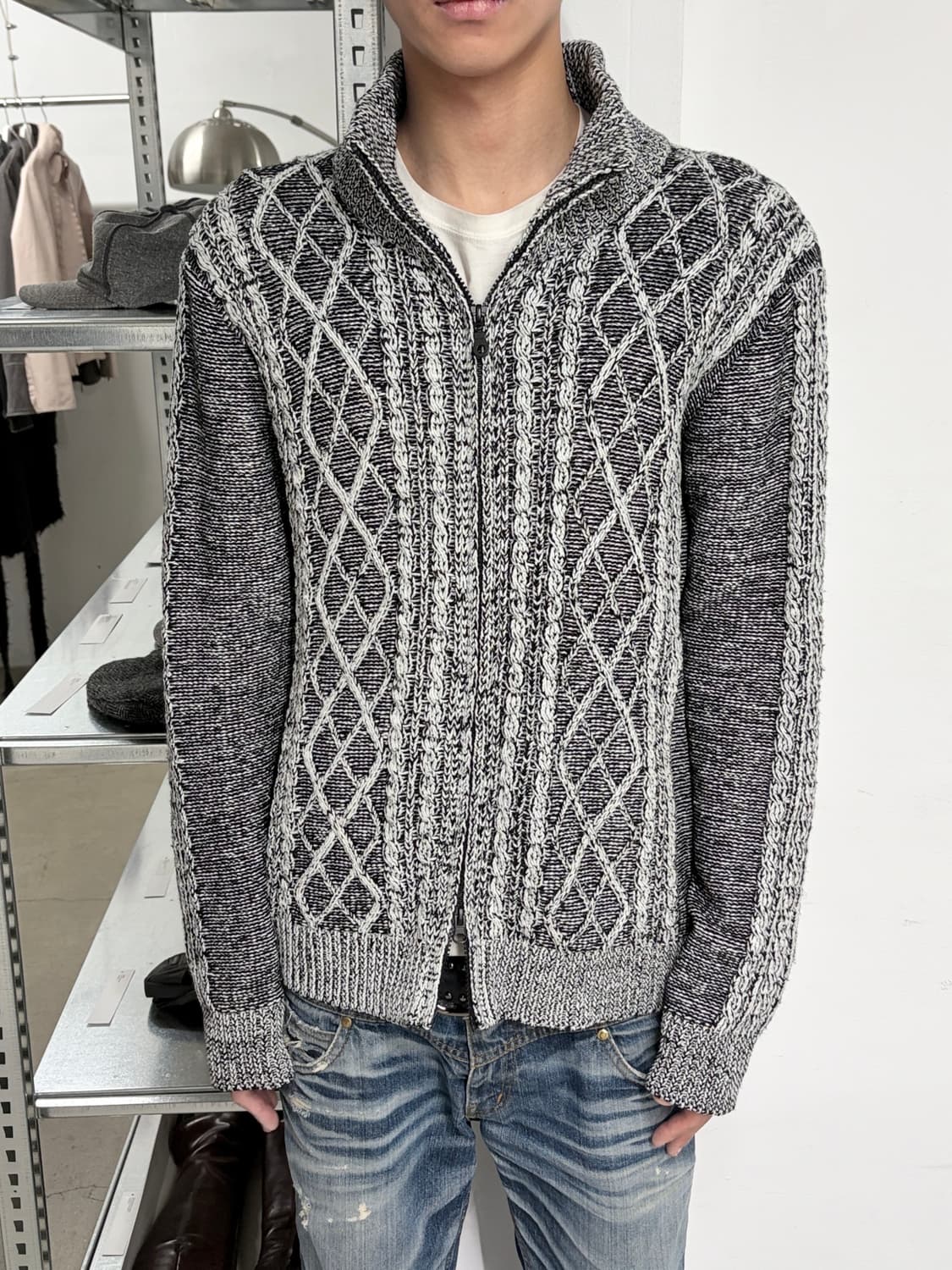 시멘틱 디자인 트위스티드 니트 집업 상품이미지2