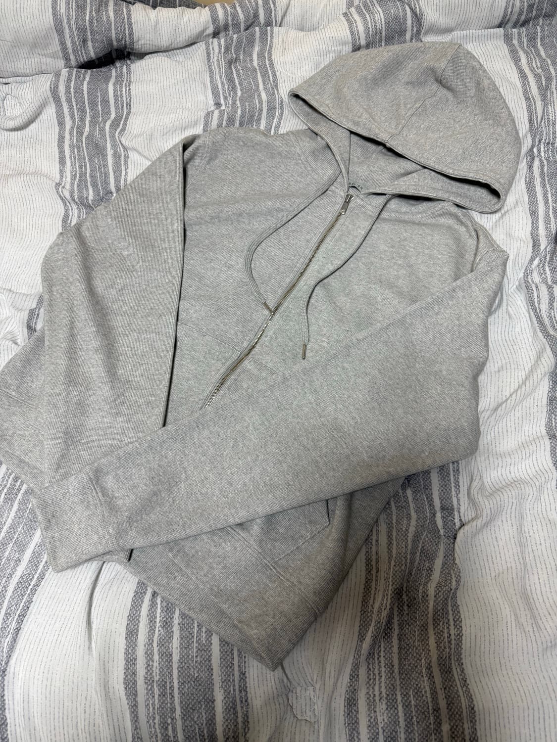 (04/100) 벨리에 크롭 후드 집업 그레이 상품이미지3