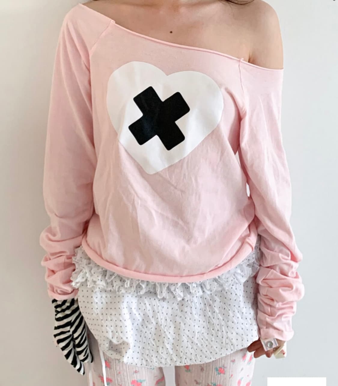 급처) 샵페어리 cross heart cut off t-shirt 상품이미지1