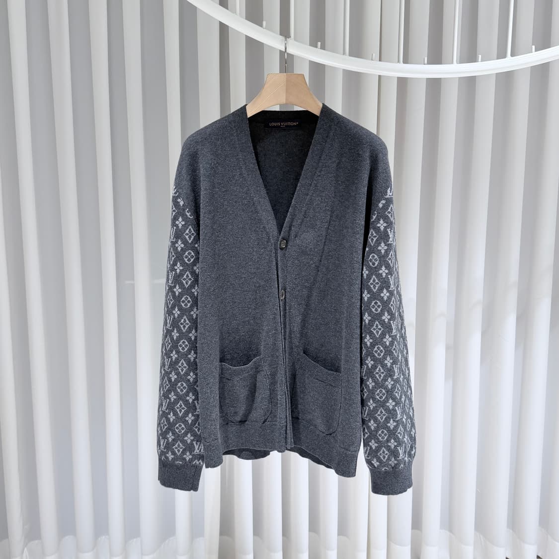 (A+ / XXL ) / 루이비통 모노그램 캐시미어 그레이 가디건 상품이미지1
