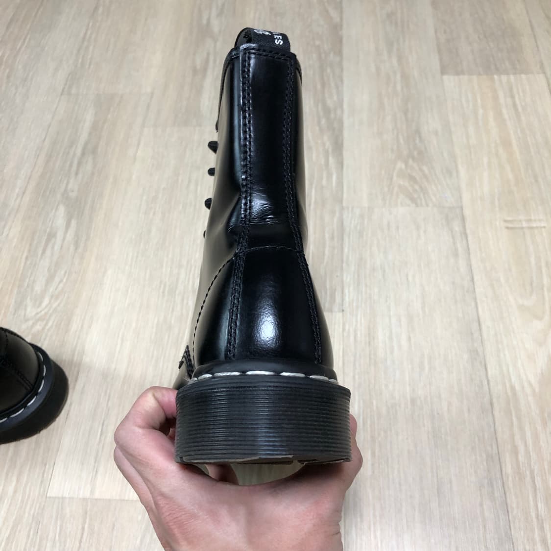 (230) 닥터마틴 Dr.martens 1460 화이트 스티치 8홀 부츠 상품이미지6