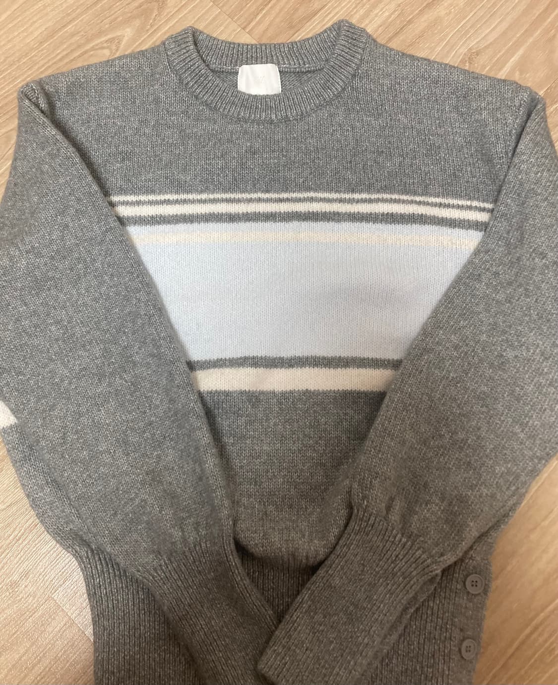 h&m 버튼 니트 상품이미지3