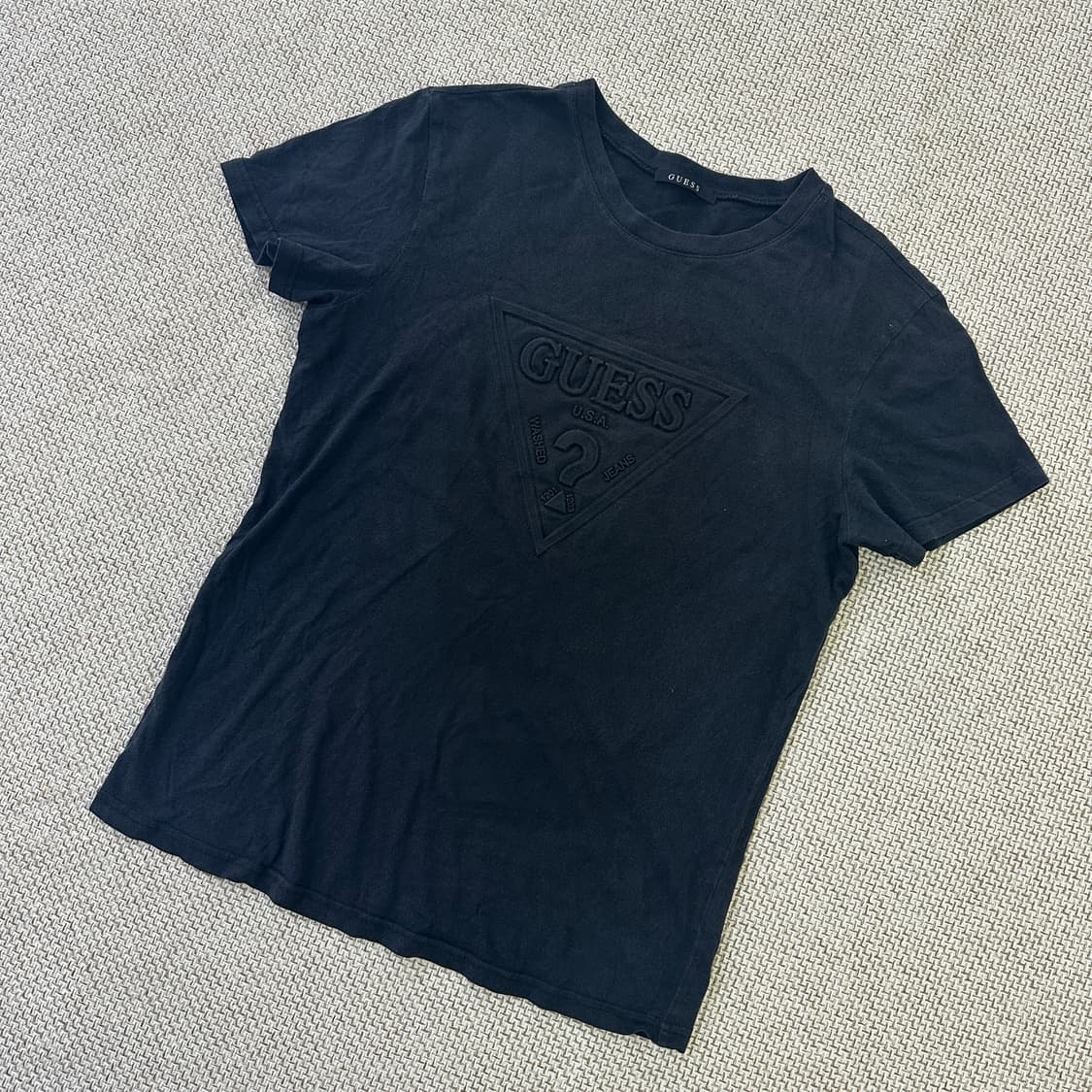 L 게스 오리지널 삼각 로고 반팔티 0414D 상품이미지1