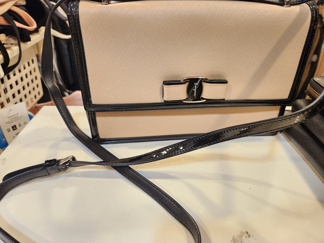 페라가모 숄더겸크로스백  상품이미지5