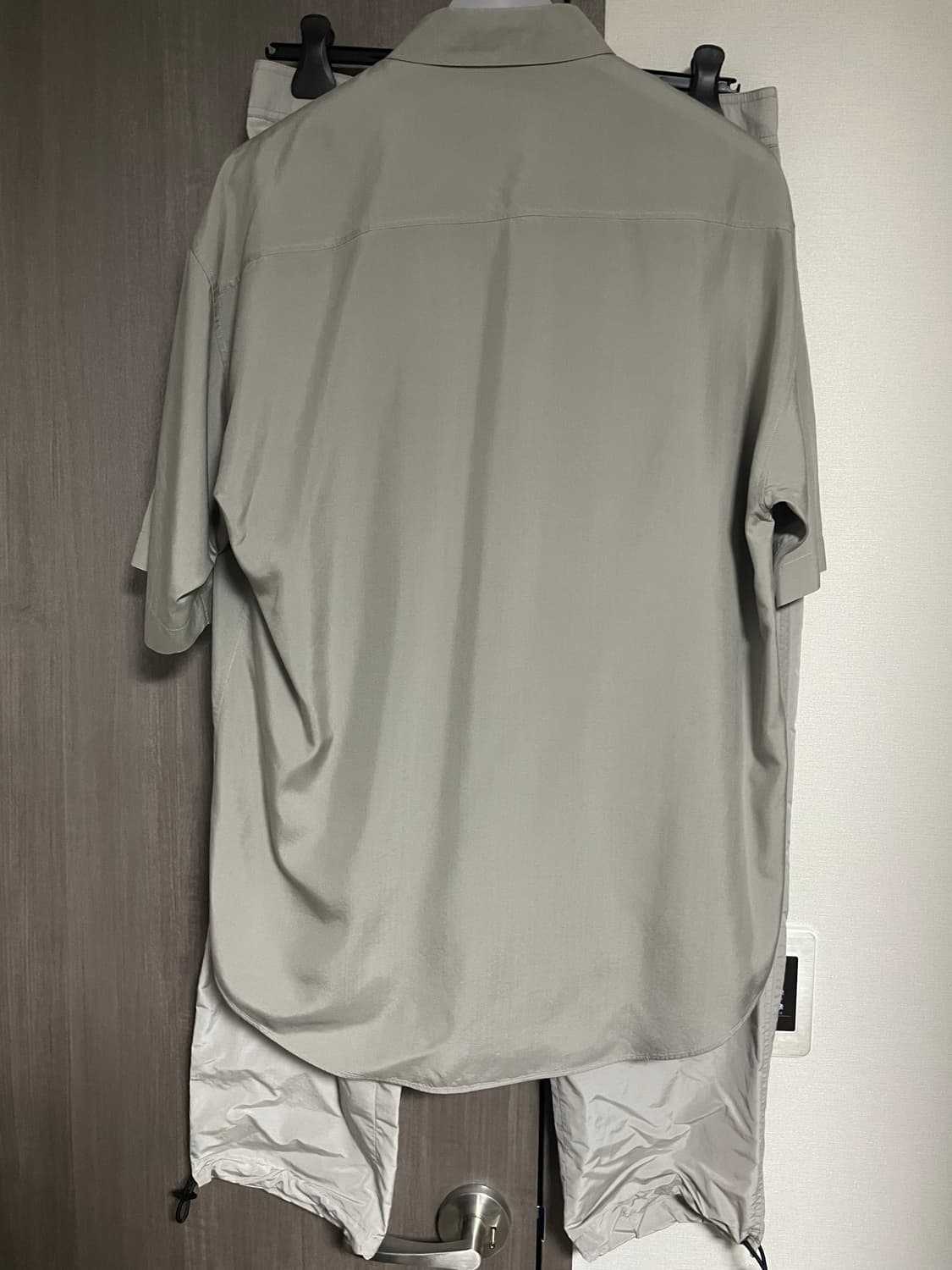 디올 남성 한정 그레이 실크셔츠셔츠 & 바지 셋업 상품이미지2