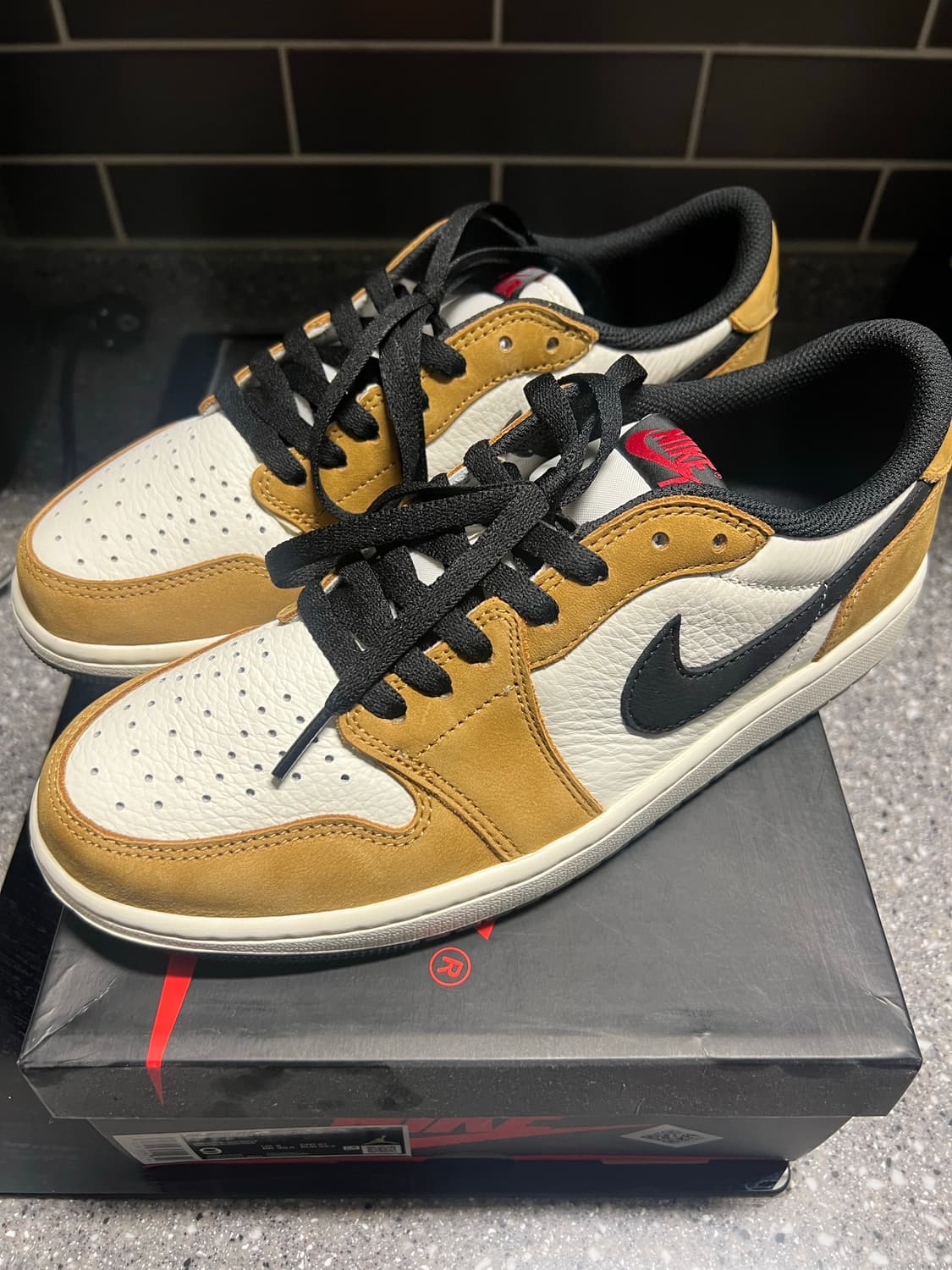 [새상품, 공홈발] 조던 1 로우 OG 세일 앤 골든 하베스트 270 상품이미지1