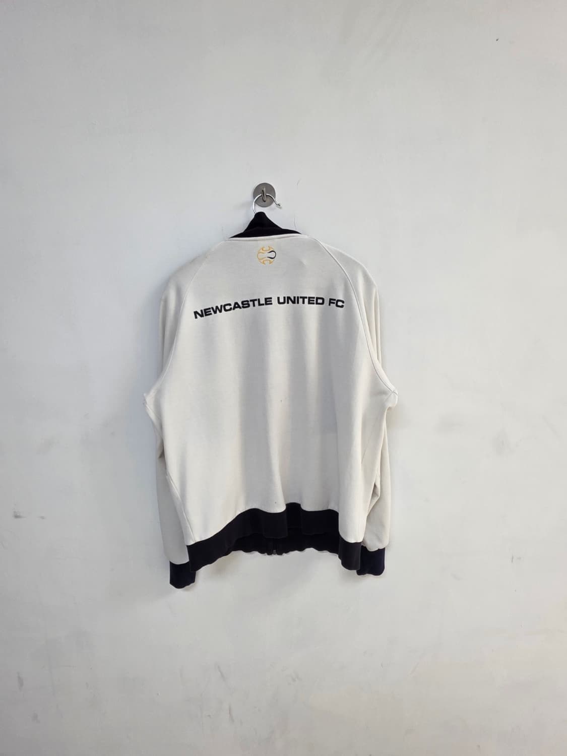 아디다스 뉴캐슬 트레이닝탑 져지 흰검 상품이미지3