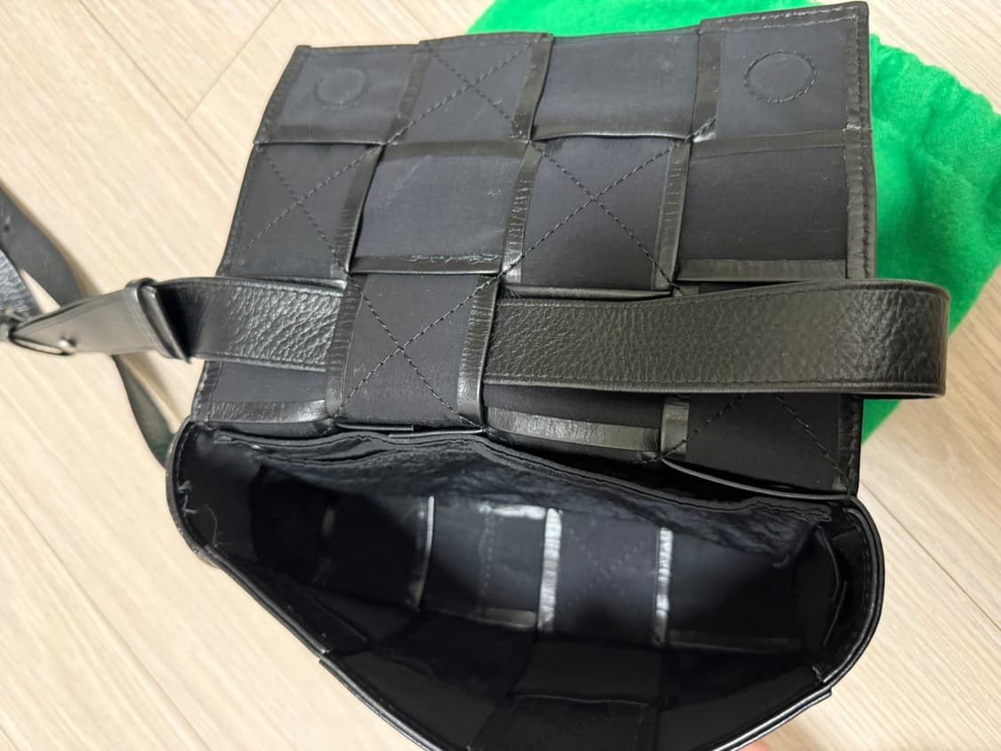 보테가베네타 카프스킨 카세트 벨트백 상품이미지4