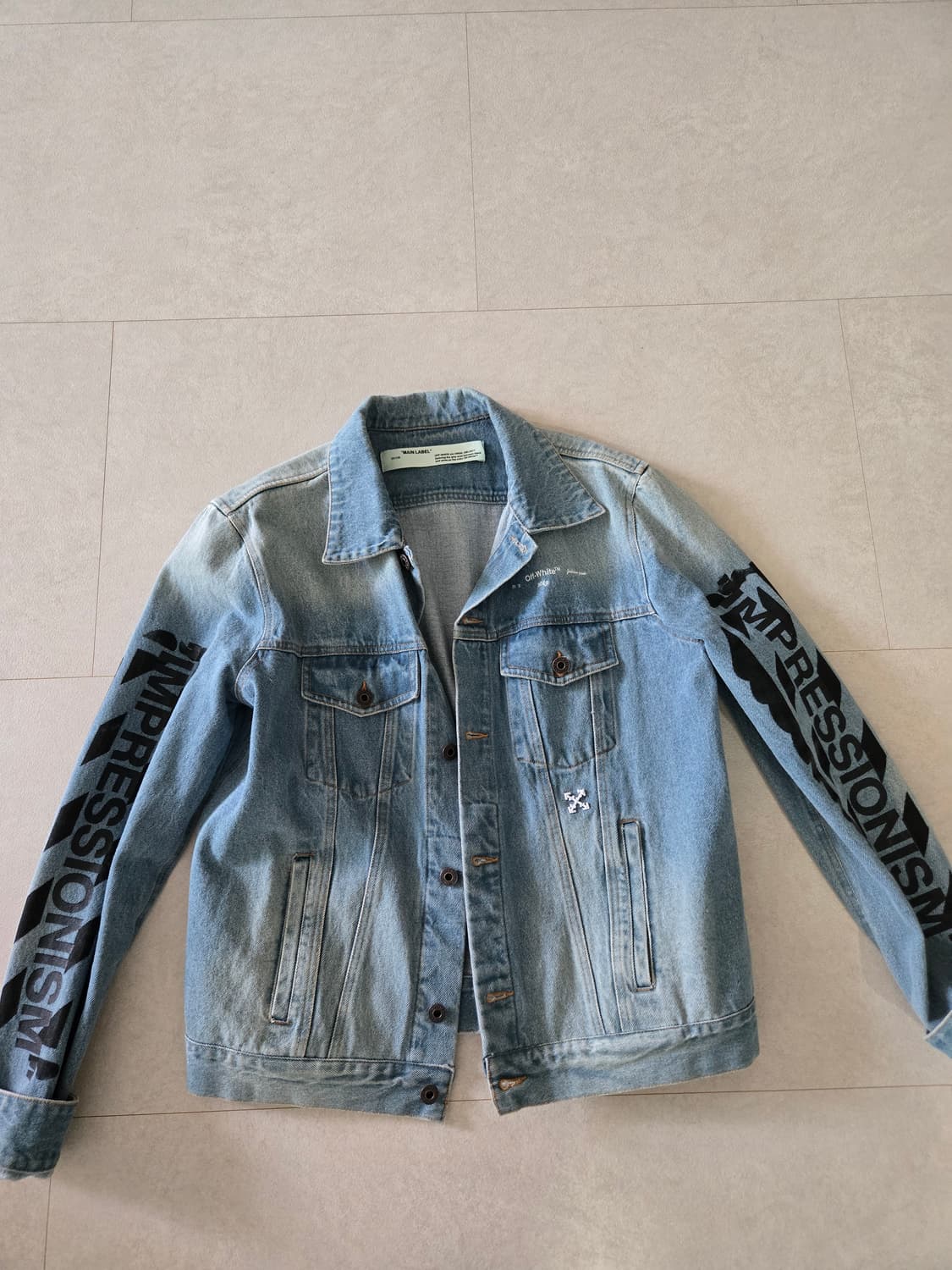 오프화이트(Off-White) 19SS 시즌의 스텐실 데님 자켓 상품이미지1