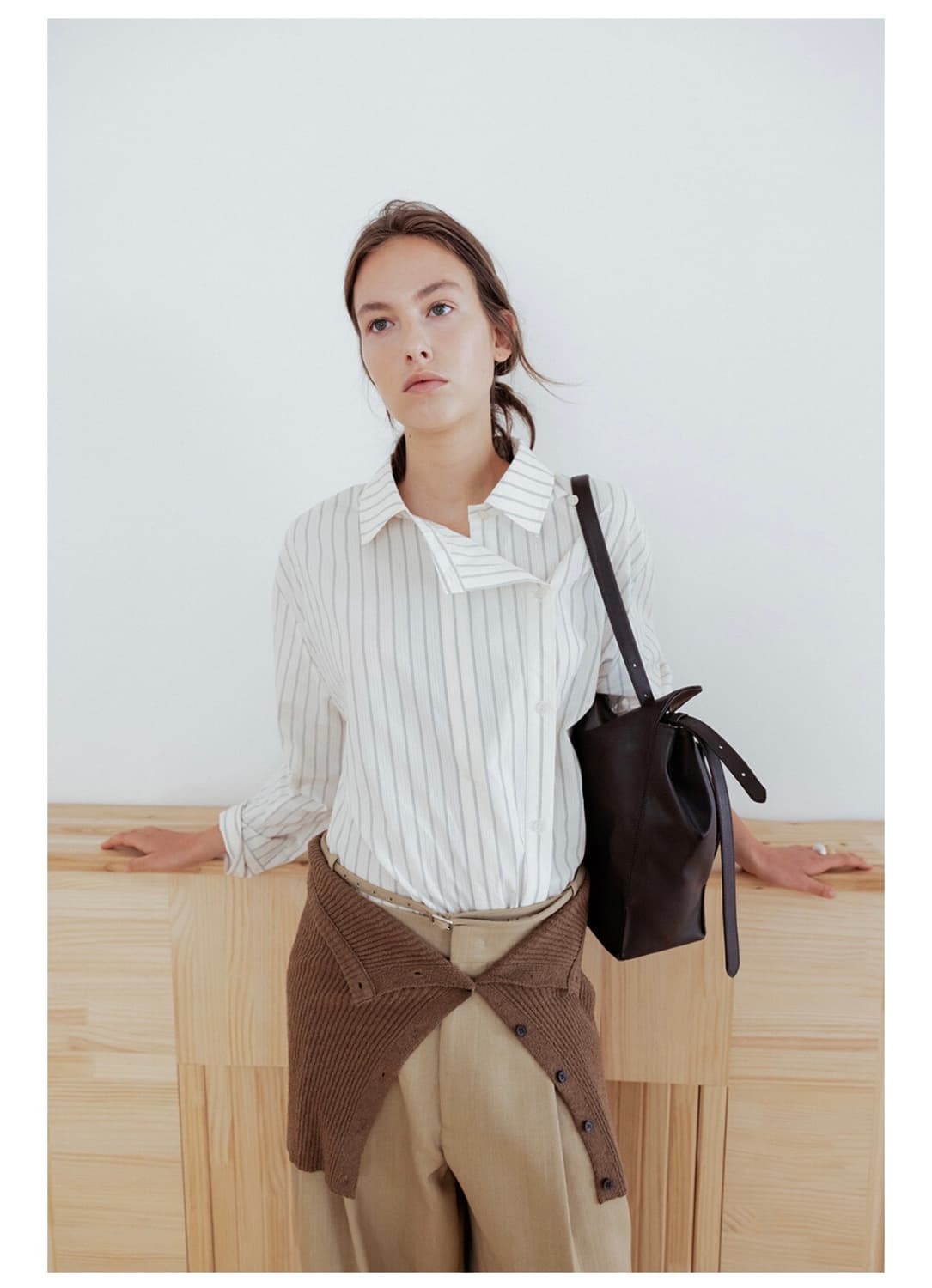 루에브르 숄더백 브라운 라지 Trapeze Shoulder Large 상품이미지3