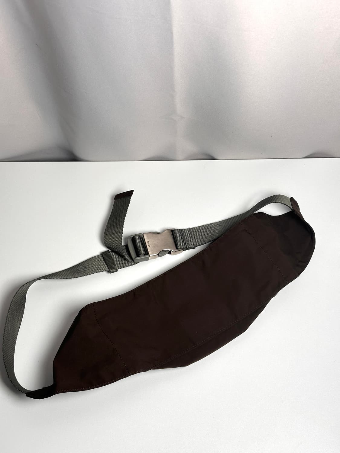 프라다 스포츠 나일론 벨트백 – 테크니컬 미니멀리즘의 상징 상품이미지4