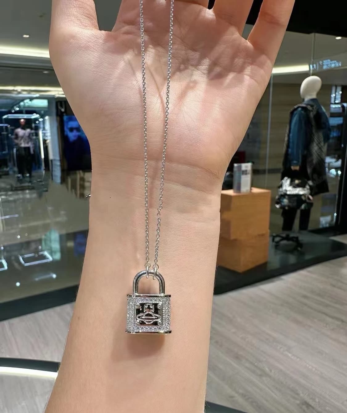 비비안 웨스트우드 열쇠 목걸이 상품이미지5