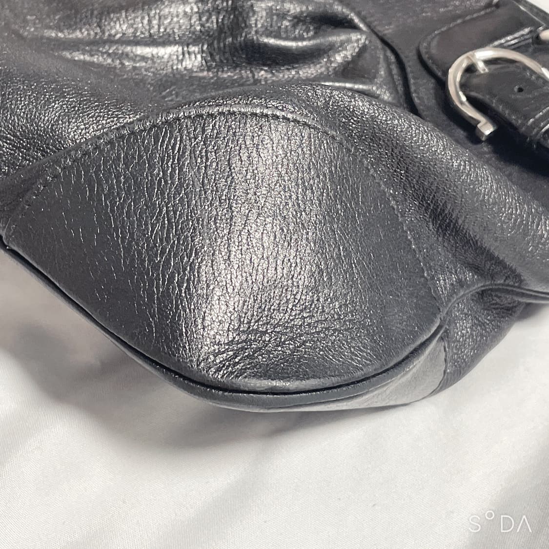 페라가모 블랙 숄더백 상품이미지4