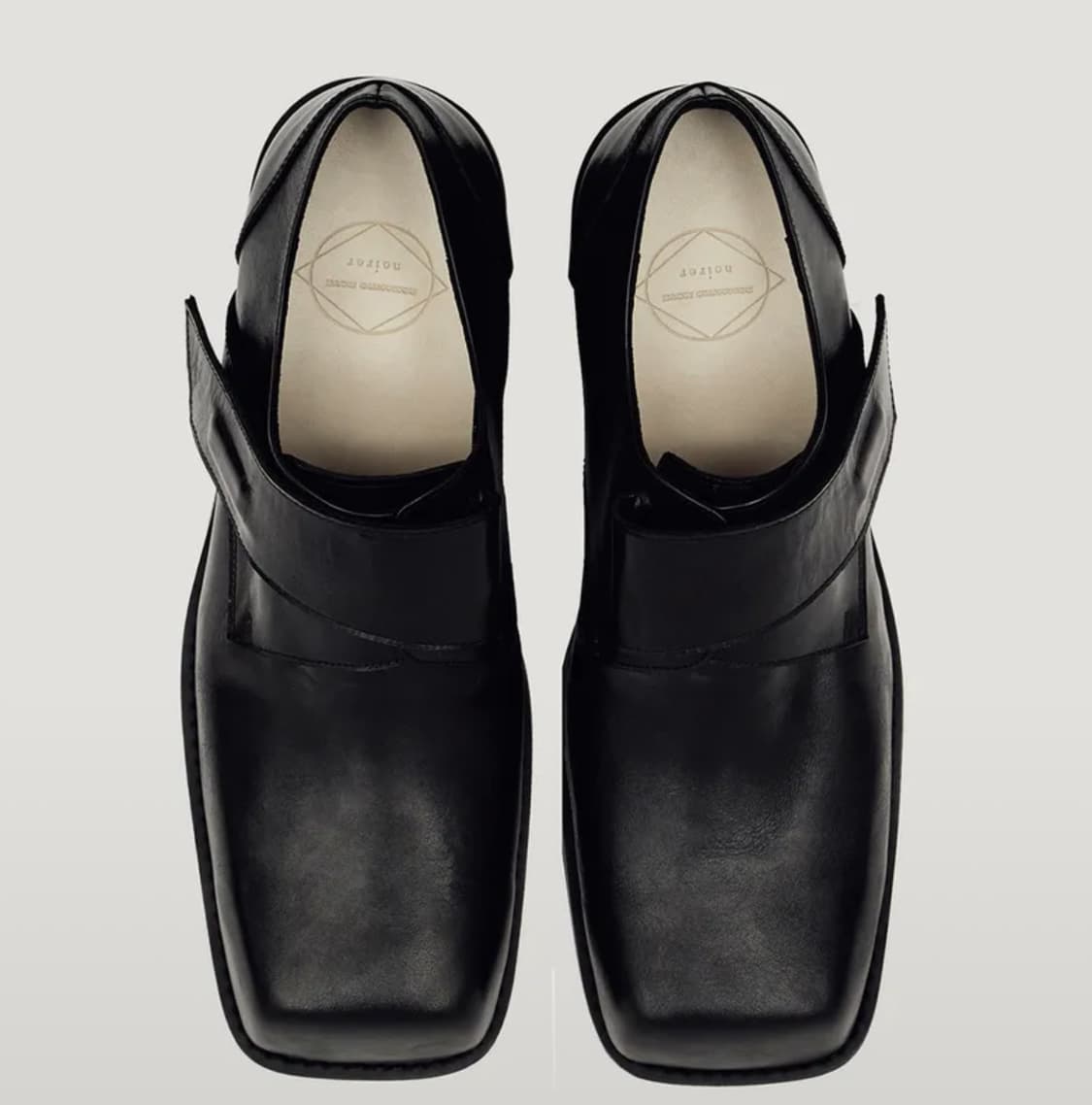 로맨틱무브x노이어 헌트 스트랩 더비 R22H001 (크랙 블랙) 상품이미지1