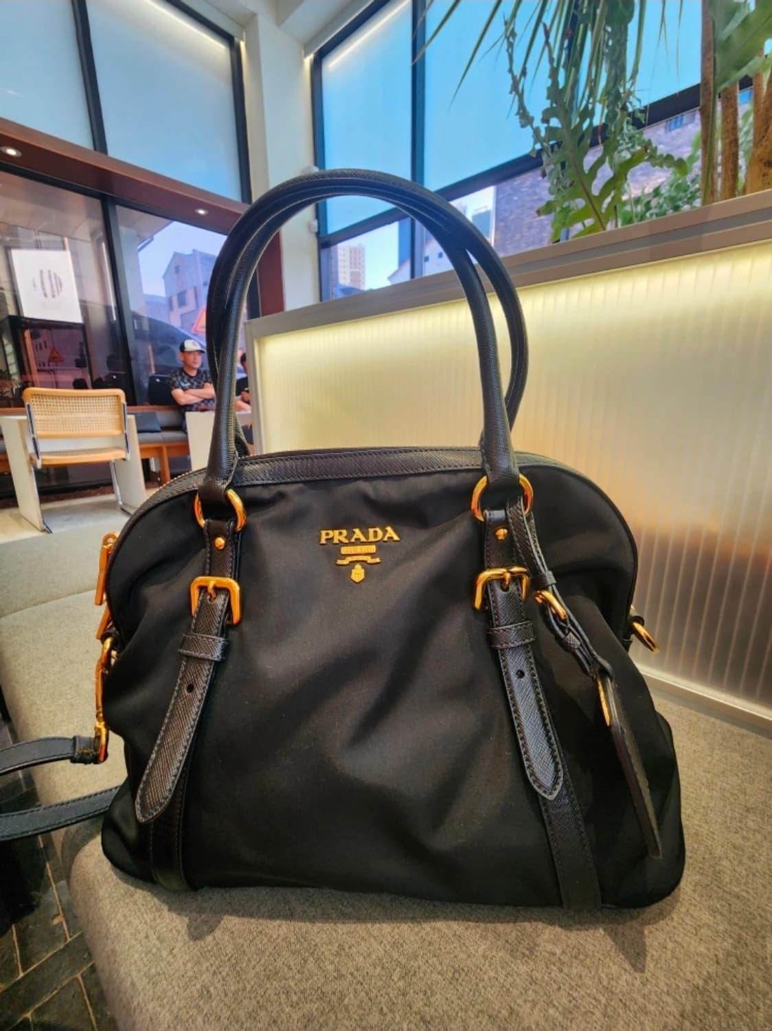 프라다 블랙 토트백 상품이미지1