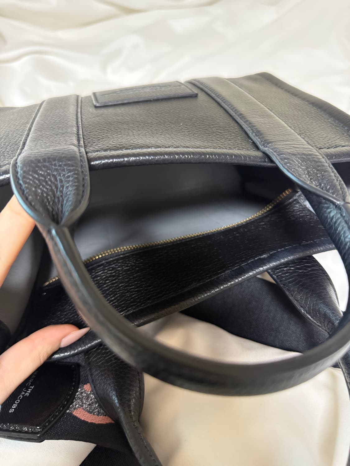 마크제이콥스 스몰 토트백 상품이미지7