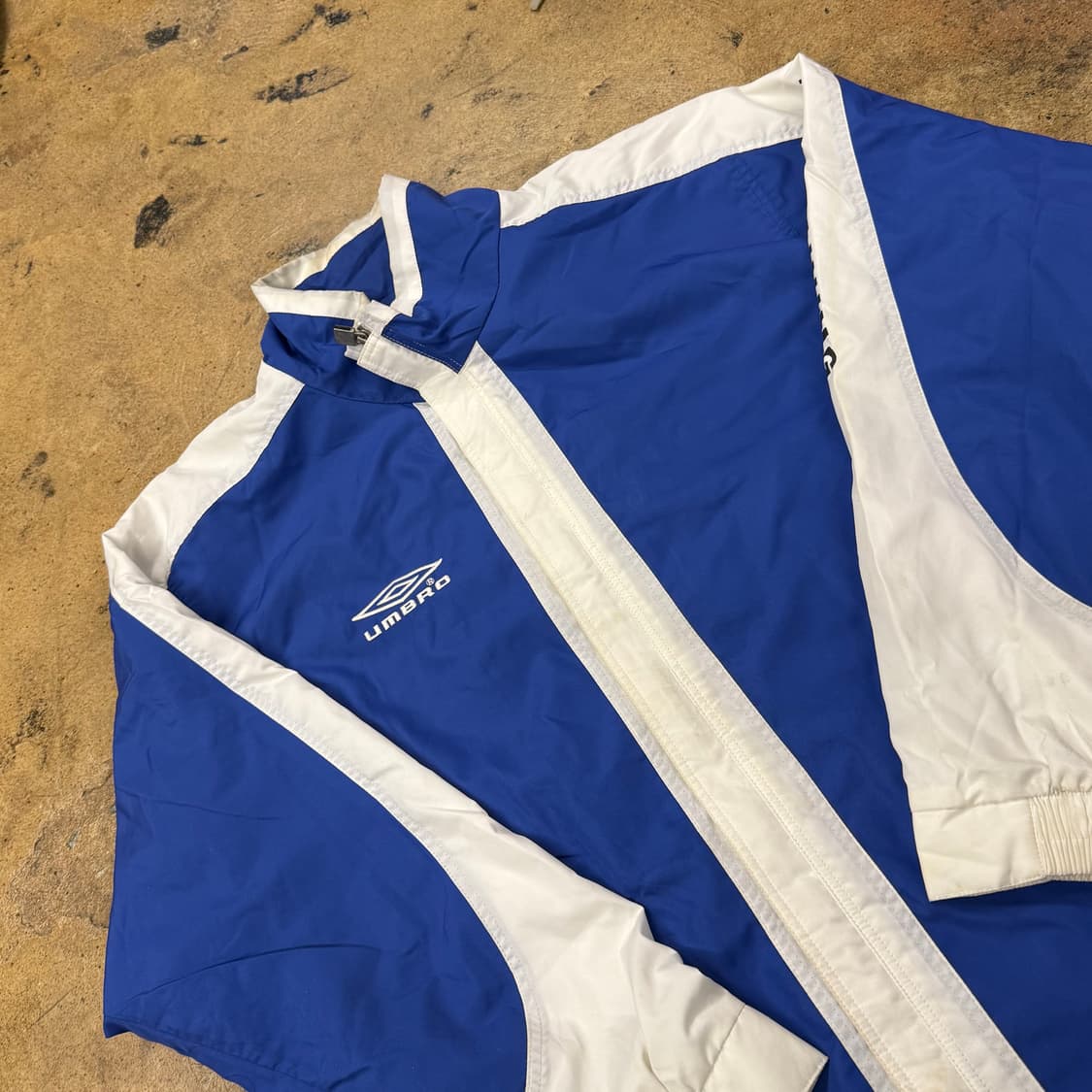 [정품/100] 엄브로 블루 화이트 트랙 바람막이 자켓 b16 상품이미지1