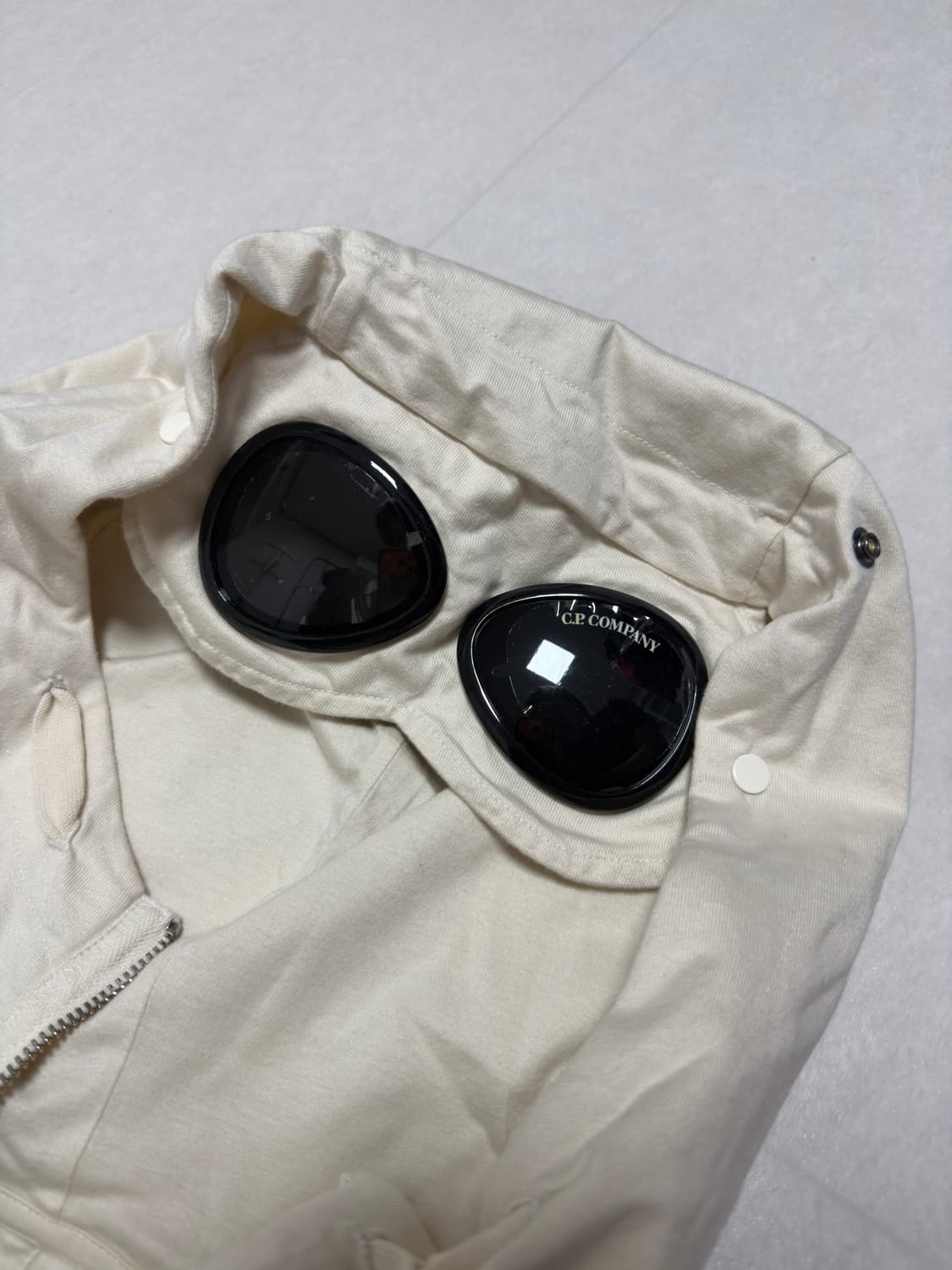 [새상품, XXL] CP컴퍼니 탄창포켓 고글 후드 아노락 자켓 상품이미지3