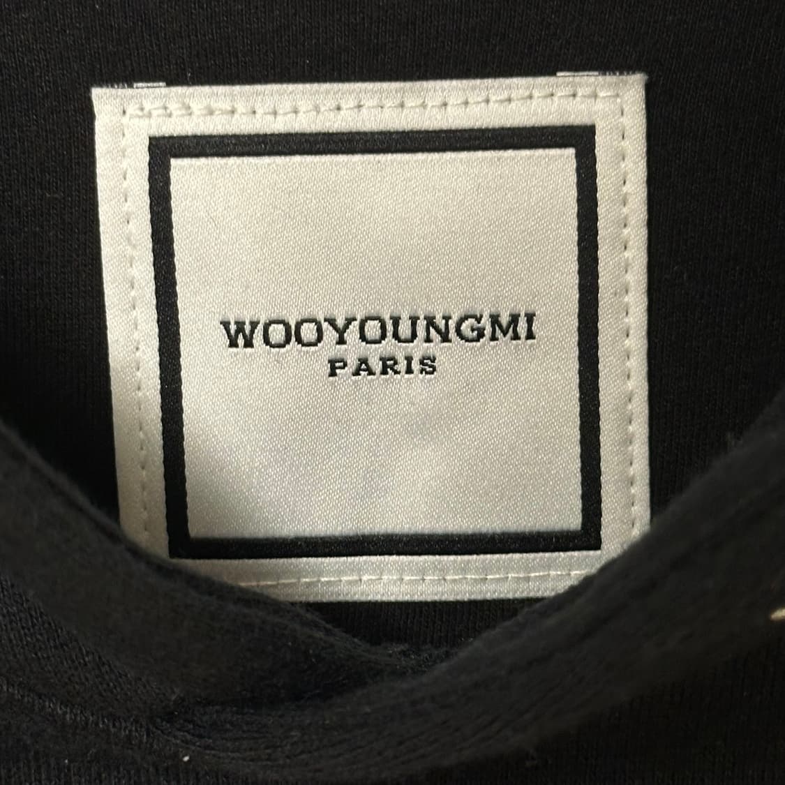 [48] 우영미 깃털 백로고 후드티 블랙 상품이미지5