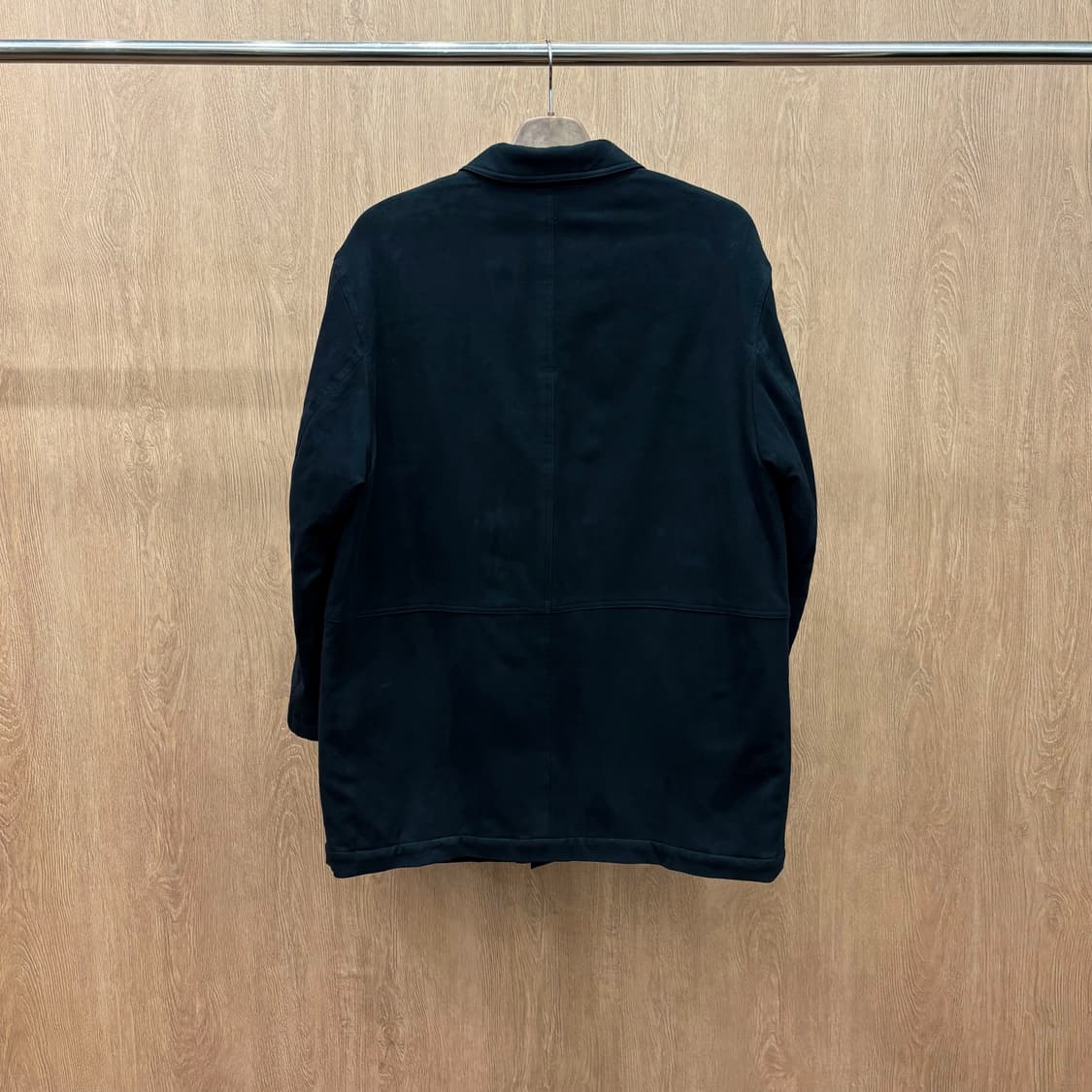 입생로랑 하프 코트 미니멀 솔리드 안감 로고 라벨 테이핑 디테일 블랙 상품이미지3