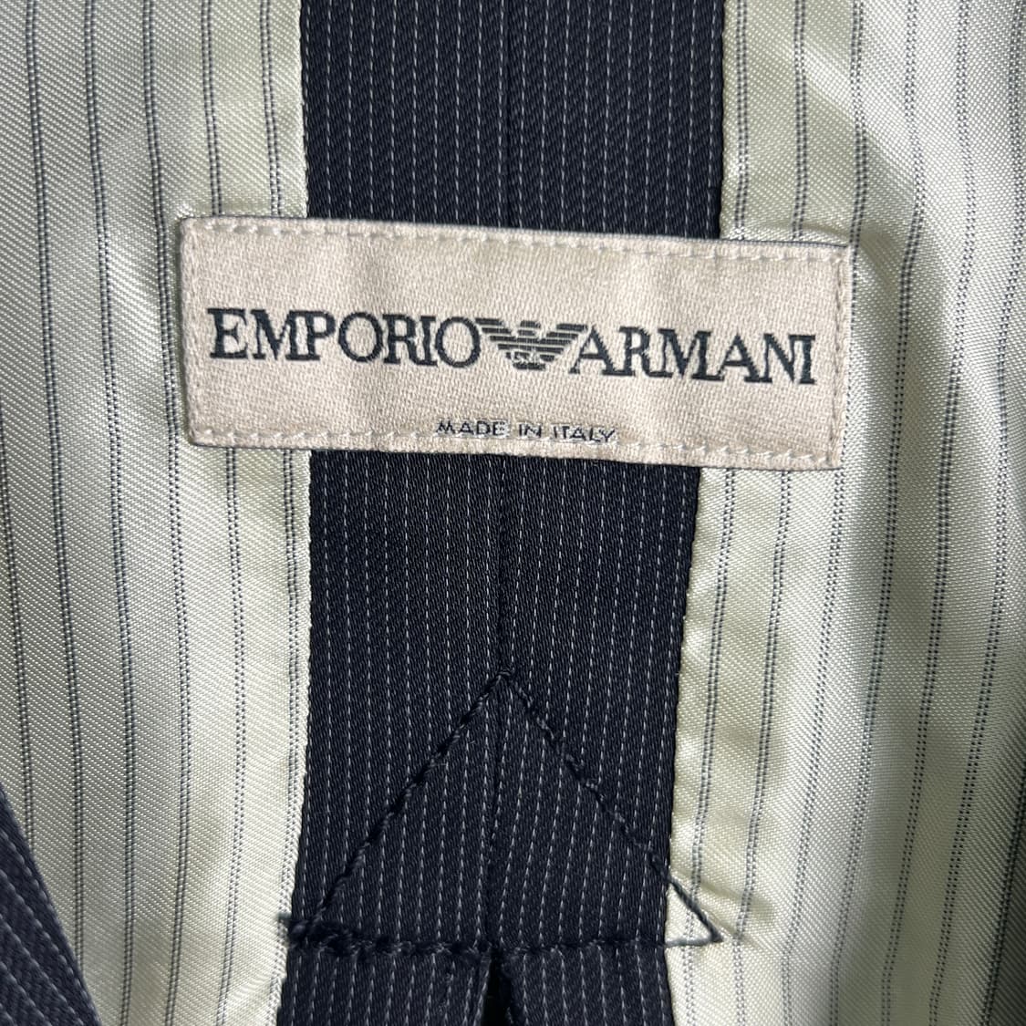 엠포리오 아르마니 오픈 백 핀스트라이프 블레이저 40 상품이미지3