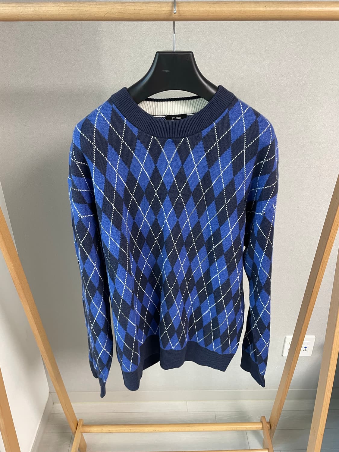 스튜디오 톰보이 아가일 니트 스웨터 블루 상품이미지3