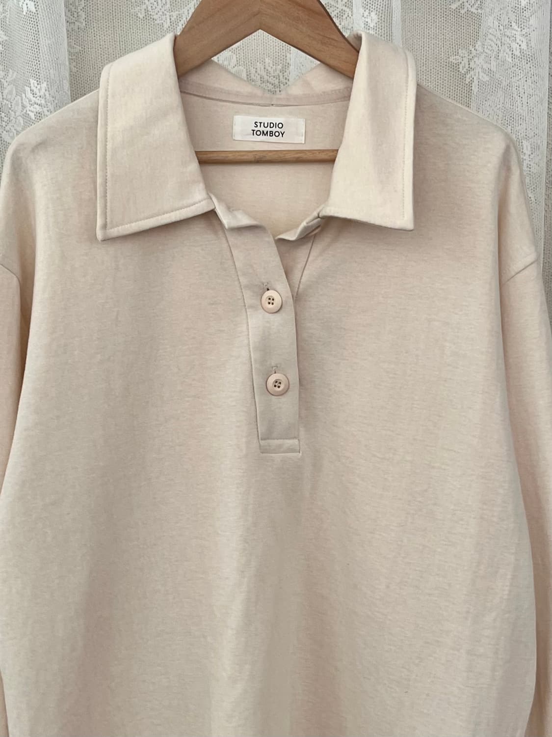 F) 스튜디오 톰보이 카라 티셔츠 연베이지 상품이미지3