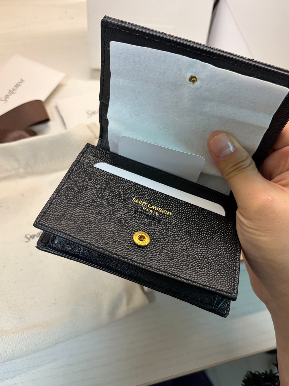 [백화점 구매/새상품] 생로랑 마틀라세 블랙 금장 반지갑 상품이미지3