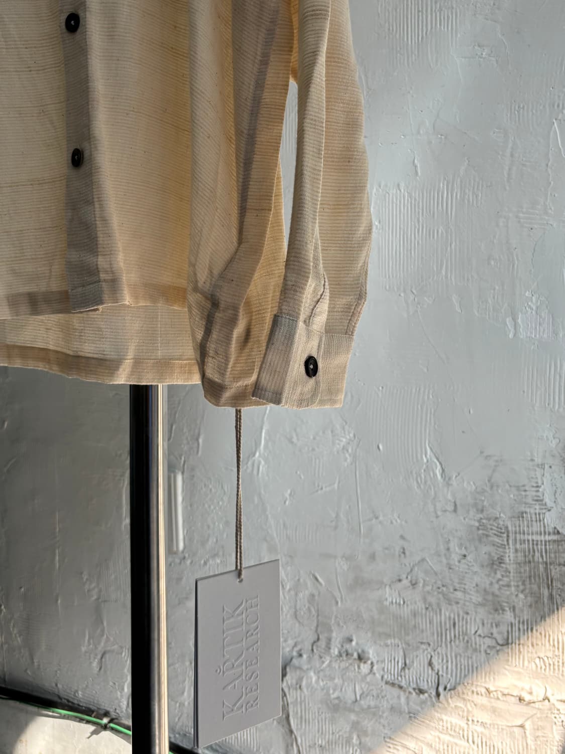 (새상품) 카르틱 리서치 베이지 컬러 스티치 셔츠 상품이미지7