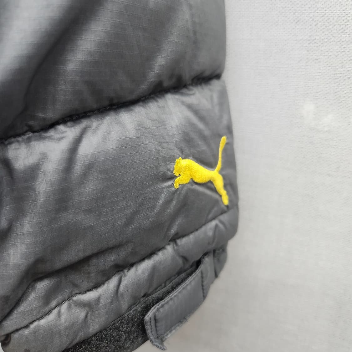 푸마 로고 경량 구스다운 스트링 후드패딩 L 상품이미지3