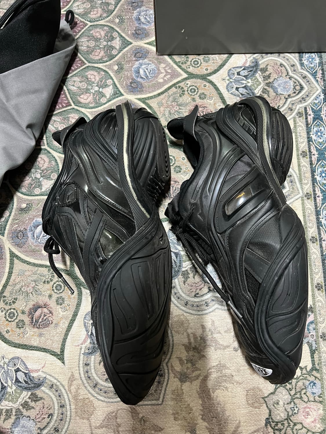 발렌시아가 타이렉스 42사이즈 팝니다 상품이미지4