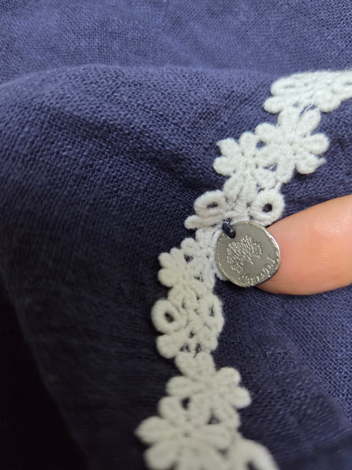 써스데이아일랜드 네이비 레이스 블라우스  상품이미지6