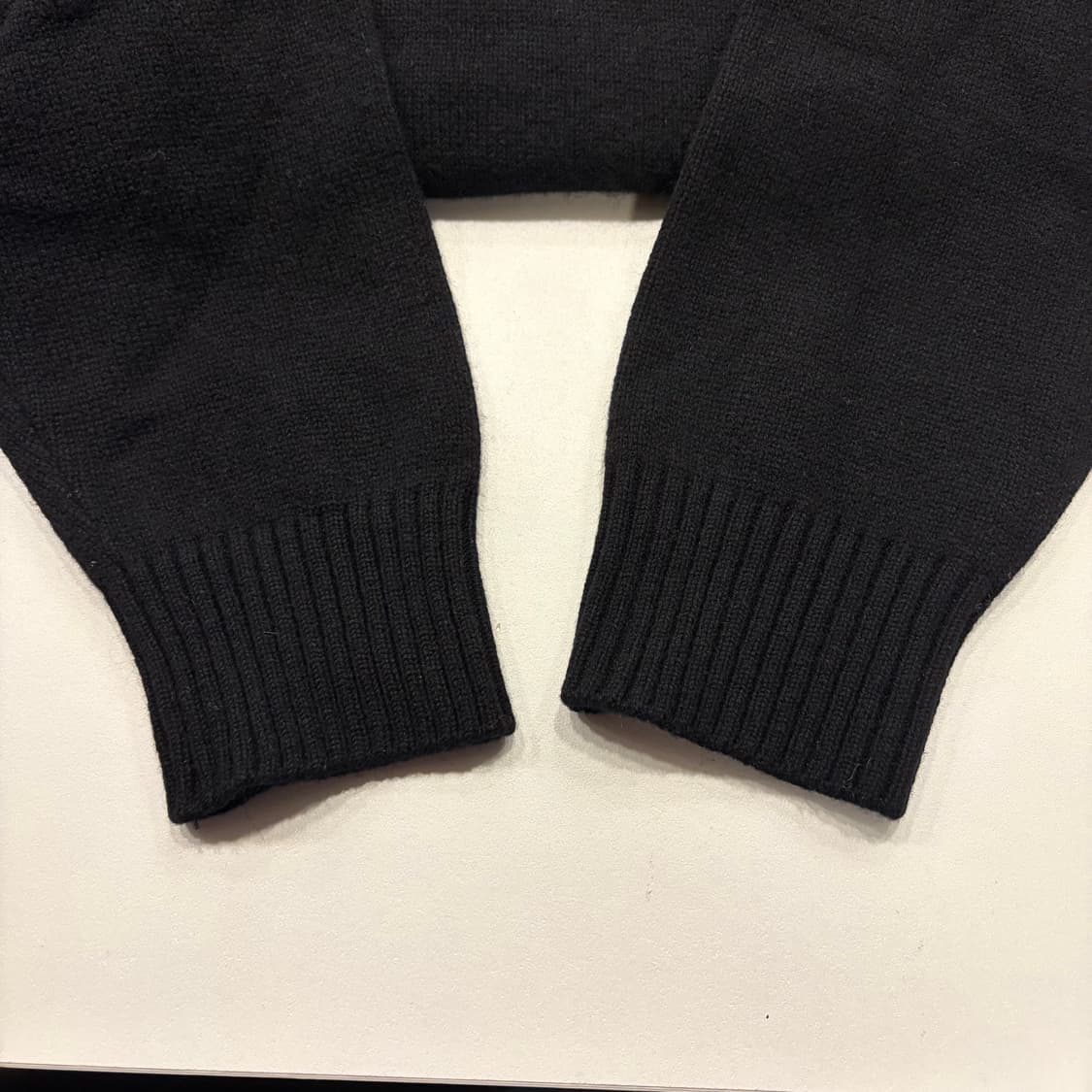 [100] 휠라 빈티지 패턴 하프넥 니트 블랙/아이보리 B912 상품이미지8