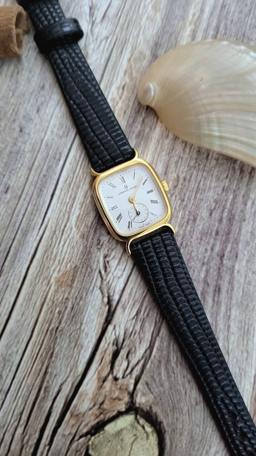 [특가상품]정품 유니버셜 제네브 스몰 세컨즈 클래식 드레스 쿼츠 시계 상품이미지7