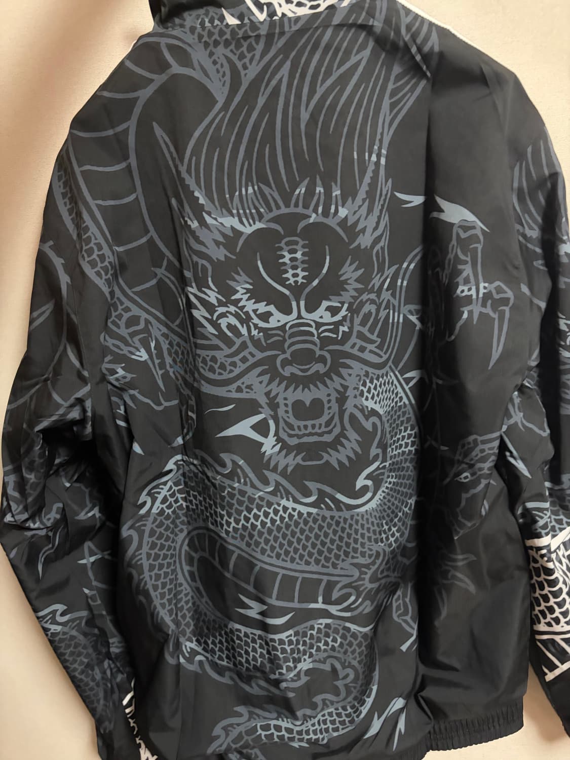 아디다스 레알마드리드 오리엔탈 리버서블 윈드브레이커 상품이미지2