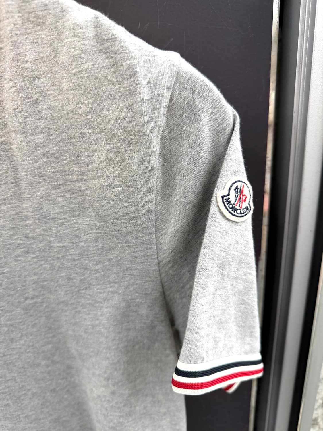 .S/ 몽클레어 브이넥 와펜 에센셜 반팔 상품이미지7