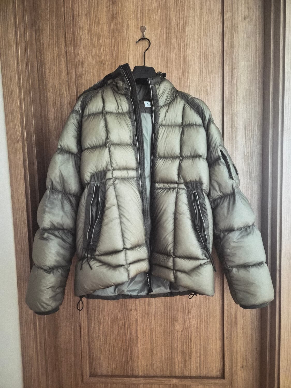 Cp컴퍼니 dd쉘 패딩 펀가이그레이L 상품이미지3