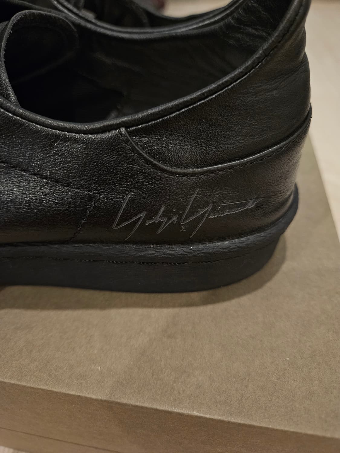 [42] Y-3 슈퍼스타 레더 트리플 블랙 상품이미지2