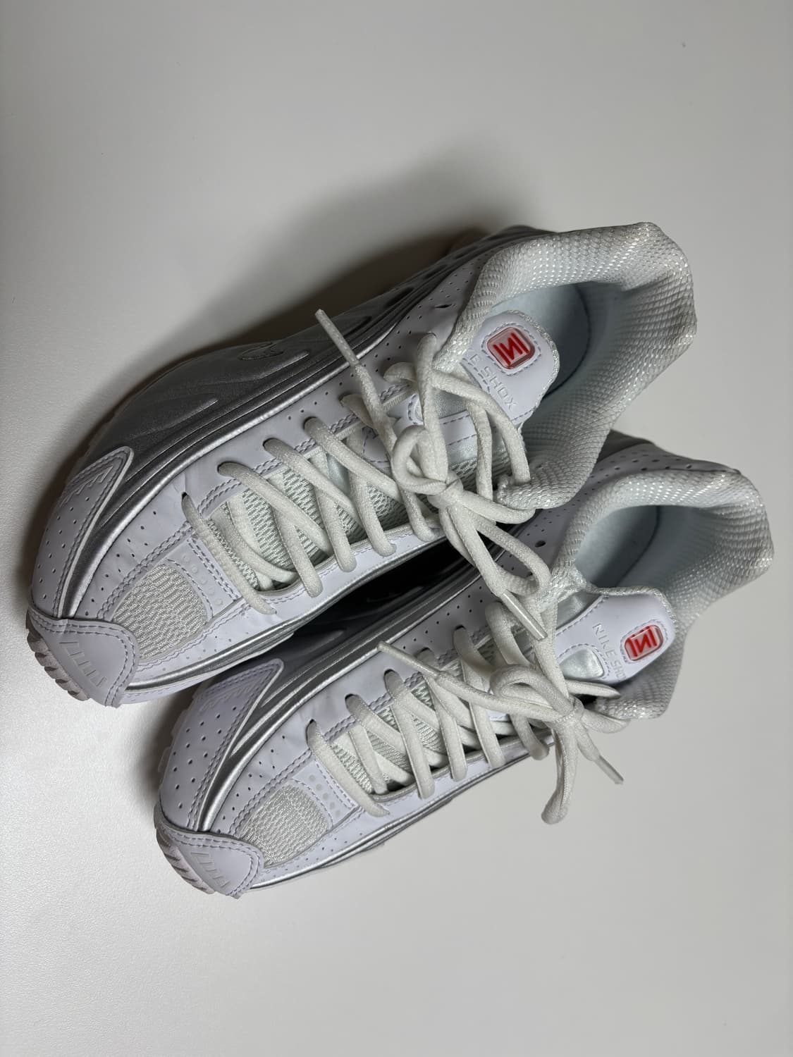 나이키 샥스 R4 화이트 메탈릭 실버 235 상품이미지1