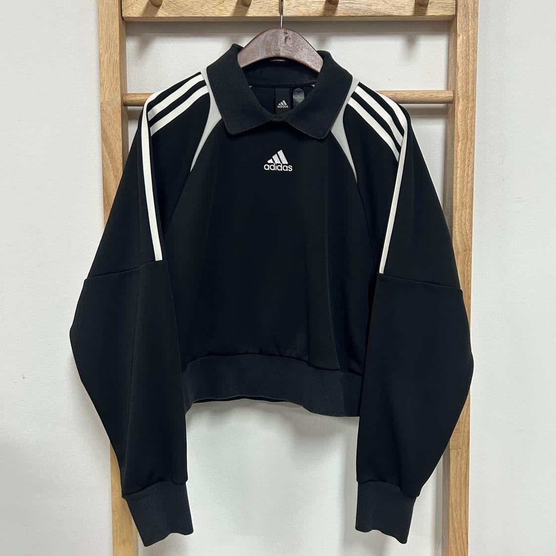 아디다스 자수로고 익스프레스 크롭 스웨트셔츠 블랙 상품이미지3