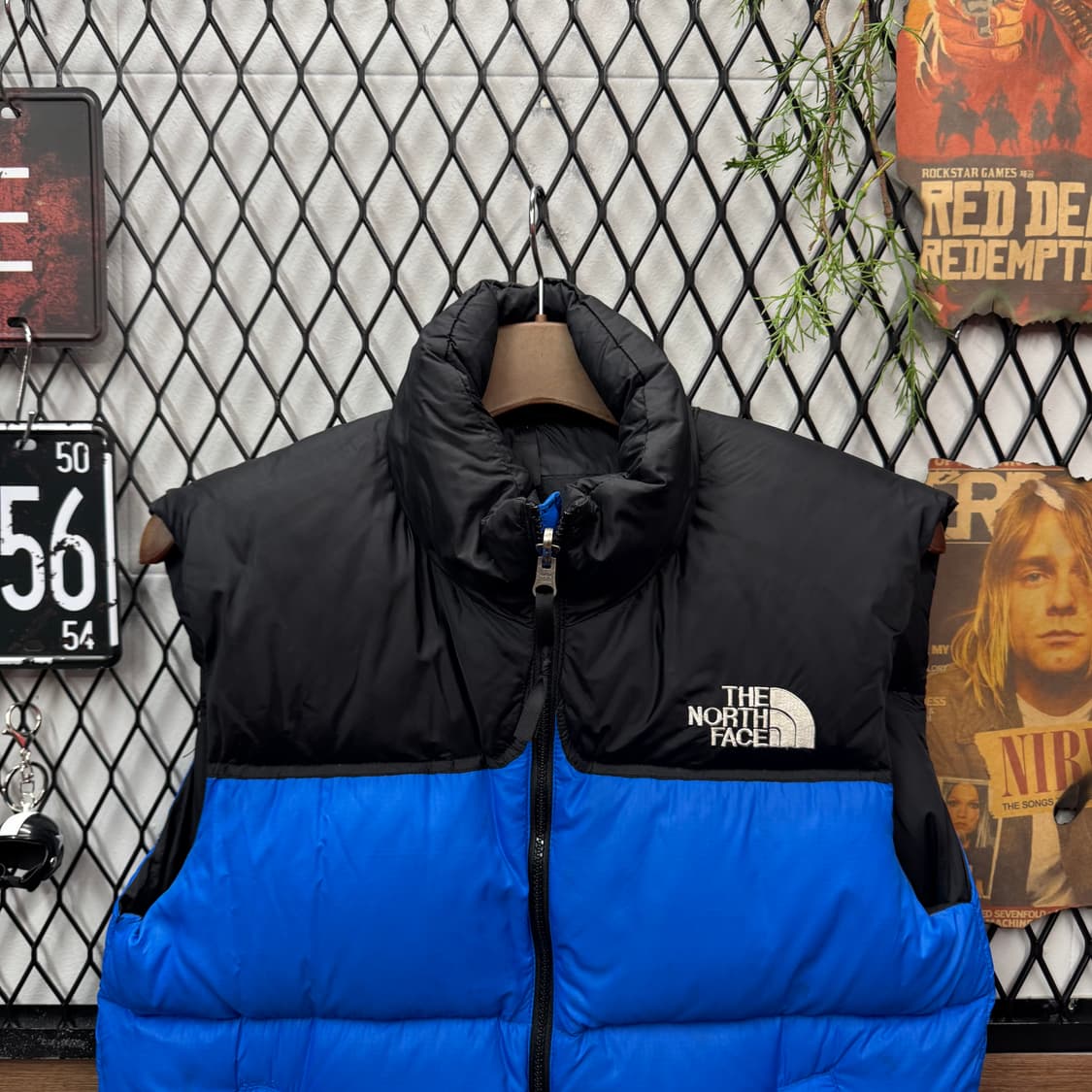노스페이스 패딩 베스트 하이넥 투포켓 포인트 블루 블랙 배색 상품이미지3