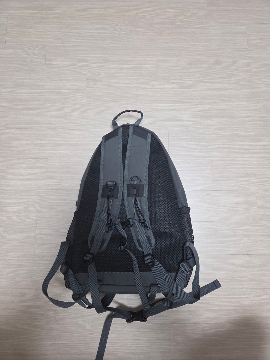 앤드원더 데이팩 20L 가방 판매합니다 상품이미지2