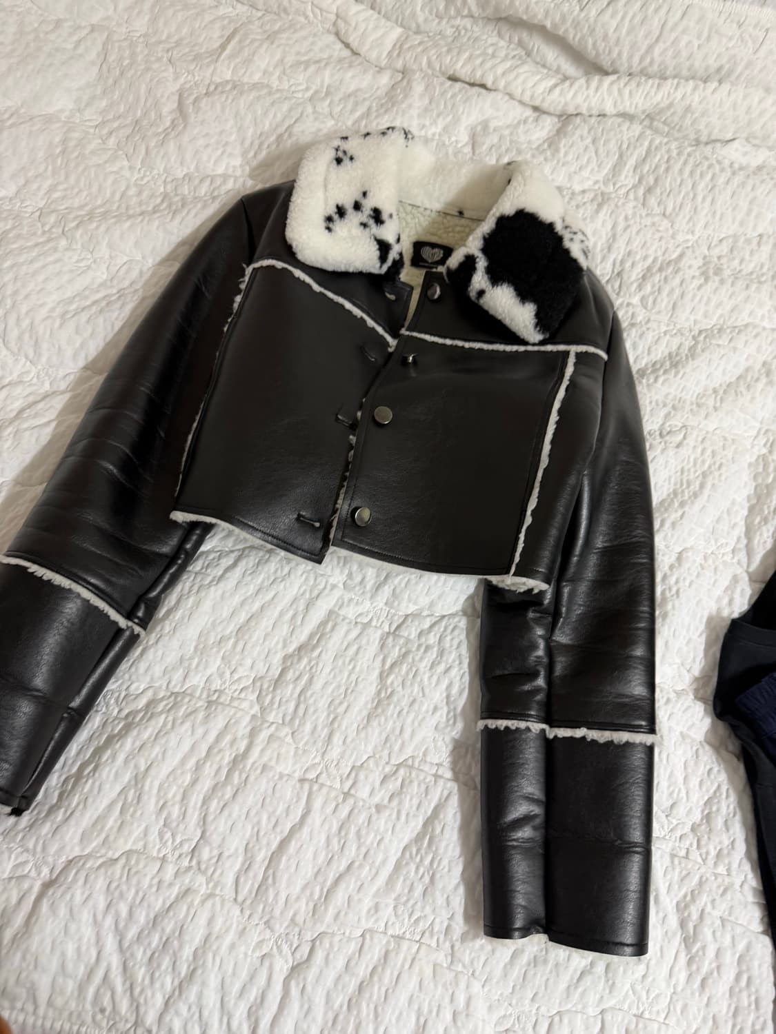 러브이즈트루 ow cow 무스탕 상품이미지3